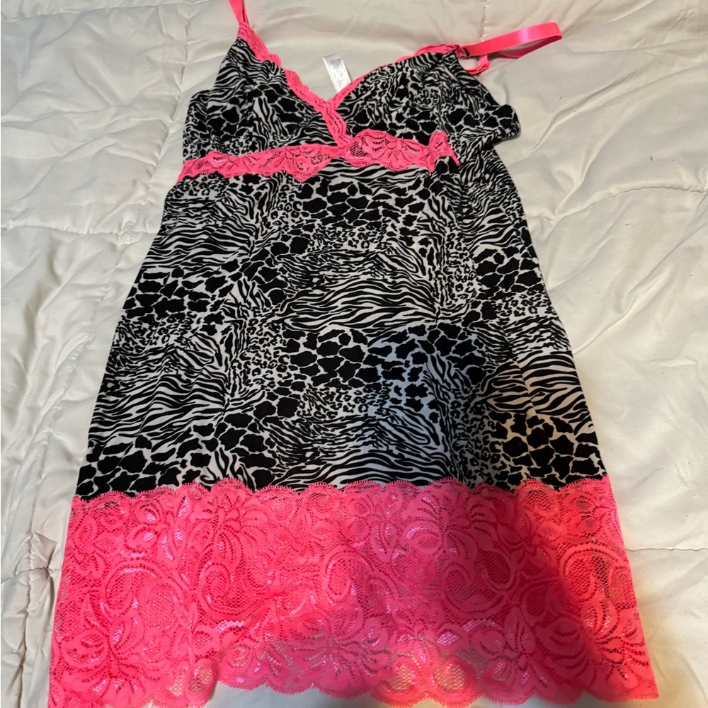Elegant Pink and Black Animal Print Chemise